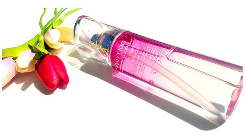 Sản phẩm toner chiết xuất hoa hồng hỗ trợ mờ đốm và cấp ẩm cho da