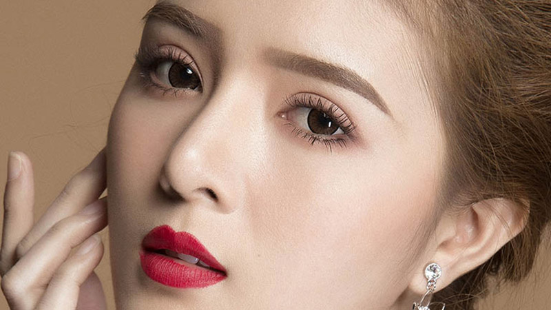 Dáng mắt hai mí là mắt có đường nếp mí rõ nét, giúp mắt to, thu hút hơn.