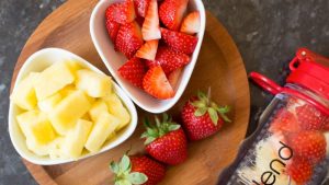 Detox thơm và dâu tây giảm mỡ bụng