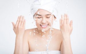 Tẩy trang sạch sẽ giúp da thông thoáng hơn