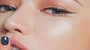 Treo mí mắt là cách gọi khác của nâng cơ mí mắt, cắt mí