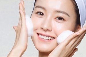 Sử dụng sữa rửa mặt mỗi ngày để làm sạch làn da