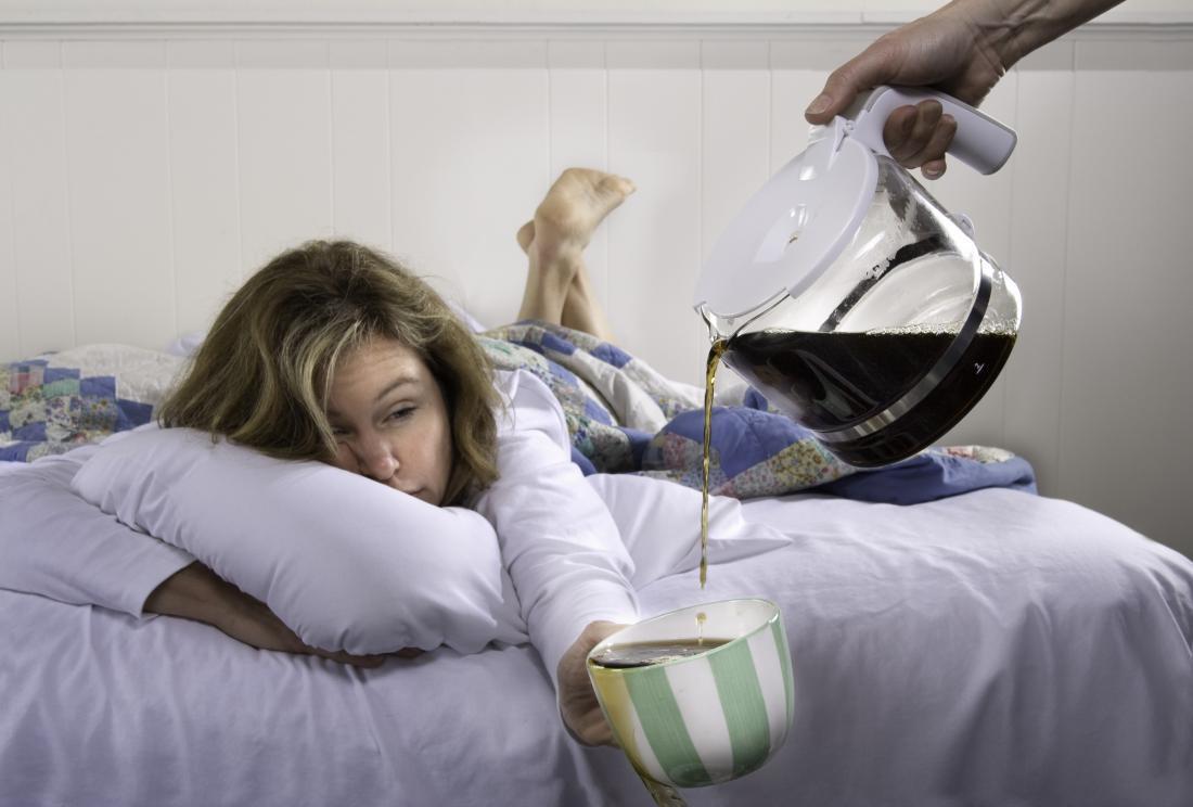 Uống cà phê quá nhiều vào buổi sáng và chiều sẽ dễ dàng gây ra mất ngủ