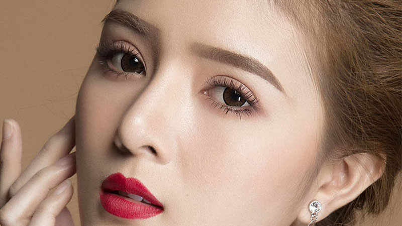 Nhấn mí là một tiểu phẫu không rạch, bóc tách tạo cho bạn nếp mí tự nhiên.