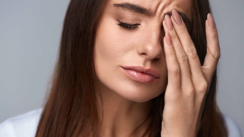 Tránh tác động đến vùng mắt sau khi nhấn mí