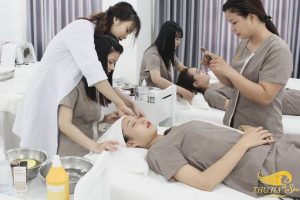 Học viên được đào tạo 1:1, chương trình học thực hành liên tục để có thể nắm vững mọi kỹ năng