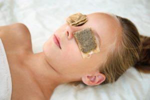 Ưu tiên chọn những túi trà lọc có chứa caffeine sẽ giúp giảm thâm, làm mịnƯu tiên chọn những túi trà lọc có chứa caffeine sẽ giúp giảm thâm, làm mịn