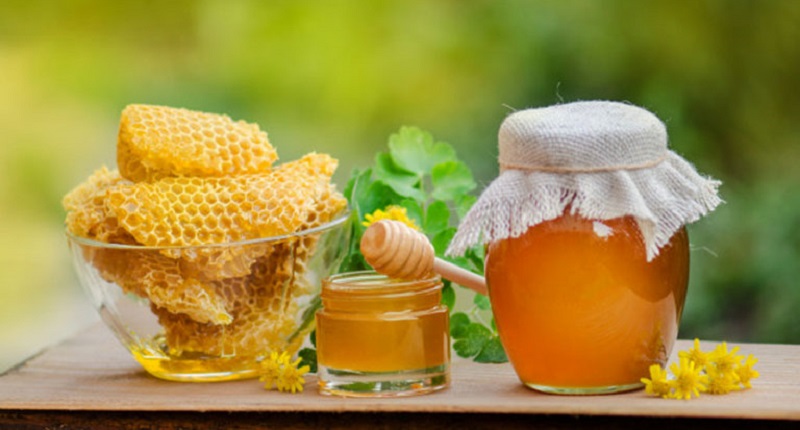 Mật ong giúp da sáng mịn, mượt mà, mờ sẹo thâm do mụn