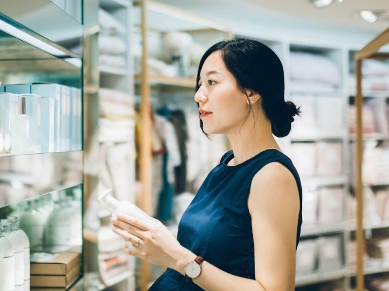 Cần phải kiểm tra chất lượng và thành phần của kem dưỡng da cho bà bầu để đảm bảo sức khỏe cho mẹ và bé
