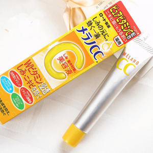 Tinh chất Rohto vitamin C Melano CC cải thiện sắc tố da