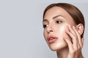 Dùng kem lót thay kem nền trang điểm rút ngắn thời gian makeup