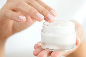 Có rất nhiều loại kem dưỡng trắng da trên thị trường