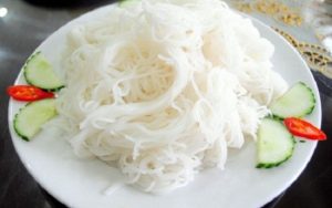 Bún là món ăn sáng quen thuộc cung cấp năng lượng cho cơ thể