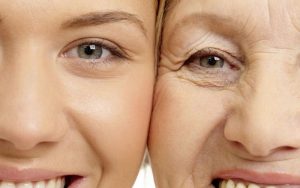 Mắt của người lớn tuổi thường xuất hiện nhiều khuyết điểm da chùng, nhăn nheo