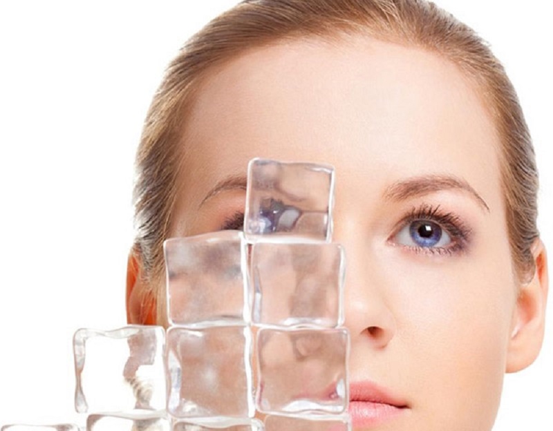Đá lạnh sẽ giúp làm dịu vết thương hiệu quả