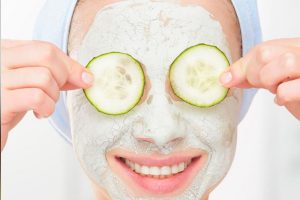 Trị thâm quầng mắt bằng dưa leo