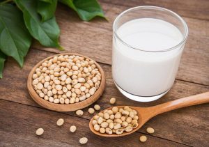 cắt mí có được uống sữa đậu nành không