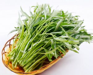 Rau muống được các chuyên gia khuyên nên không nên ăn sau khi cắt mí mắt
