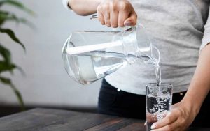 Uống nước lọc mang lại nhiều lợi ích, trong đó nó còn giúp giảm cân hiệu quả