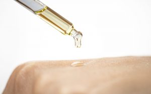 Cách dưỡng da mặt bằng serum hiệu quả cao