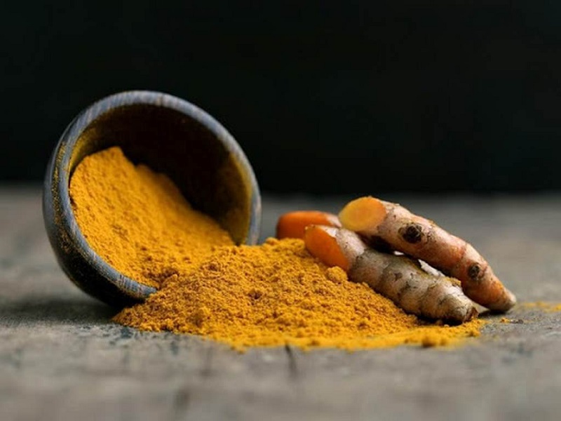 Tinh bột nghệ sẽ hạn chế tình trạng vàng da sau khi đắp