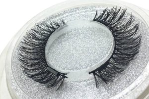 Mi nam châm là loại mi không cần dùng đến keo dán mi