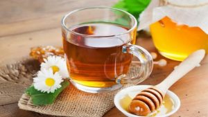 Nước vo gạo và mật ong giúp làn da bạn mịn màng hơn.