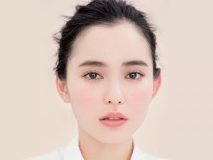 Vitamin E có tác dụng trị mụn và làm da trắng hồng hiệu quả