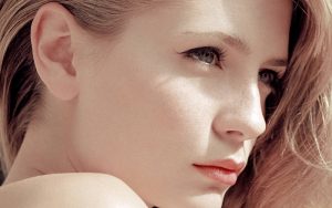 Nguyên nhân chính xuất hiện tàn nhang là do di truyền và ánh nắng mặt trời