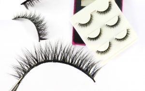 Lông mi giả làm từ gì?