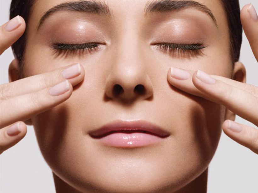           Massage mặt thường xuyên giúp cơ bạn săn chắc hơn.