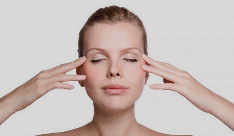                     Cách massage nâng cơ mặt đơn giản.