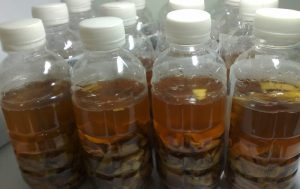                     Rượu thuốc trị mụn làm đẹp da từ thuốc bắc.