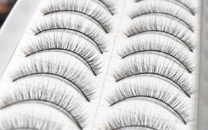 Thị trường lông mi giả hiện nay rất đa dạng về mẫu mã, chất liệu và chất lượng