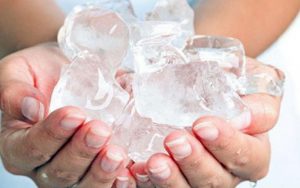 Nước đá có tác dụng giảm mỡ ra sao?