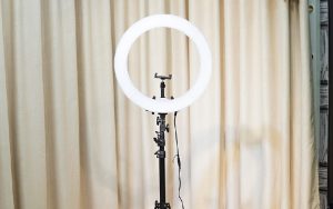 Đèn LED nối mi là gì? Vì sao nó là một dụng cụ quan trọng khi hành nghề