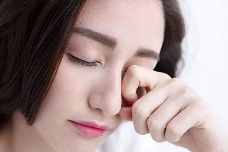 Chú ý không dụi mắt và gây ảnh hưởng sau khi làm đẹp - cắt mí xong nên ăn gì