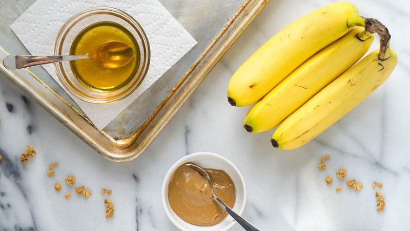                               Mẹo trị mụn bằng mặt nạ chuối và mật ong