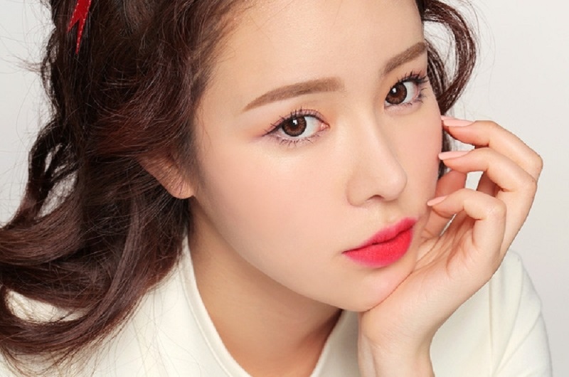 So sánh khác biệt giữa nhấn mí và cắt mí có gì khác nhau