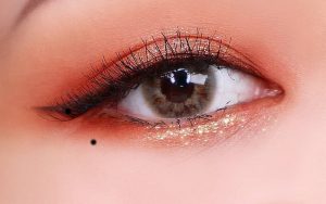 Nốt ruồi ở mí mắt dưới bên phải có ý nghĩa gì?