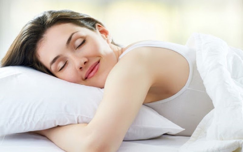 Ngủ đủ giấc sẽ làm giảm thâm quầng mắt