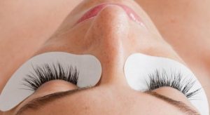 Dầu dừa giúp chăm sóc mi hiệu quả