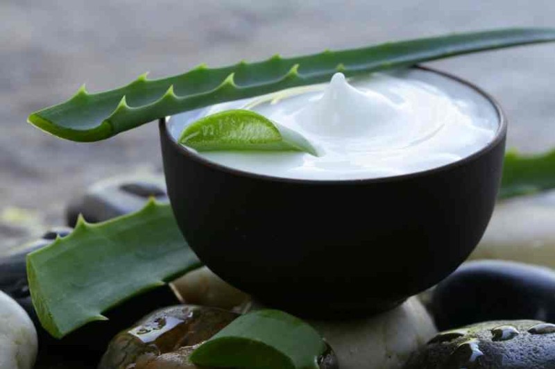           Bạn nên cân nhắc sử dụng các sản phẩm mỹ phẩm từ thiên nhiên