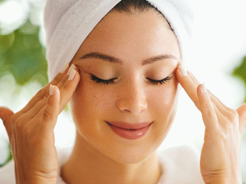 Massage cách hiệu quả để mắt to hơn mà không cần đụng chạm dao kéo