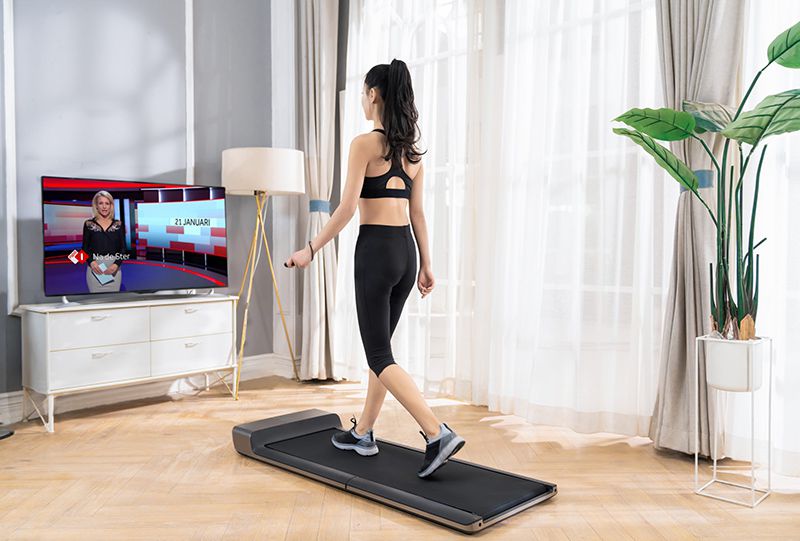 Đi bộ nhẹ nhàng là cách tập đơn giản nhất.