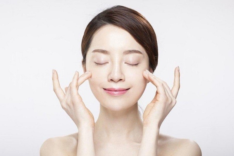 Để có làn da xinh đẹp cần biết cách bôi vitamin đúng cách