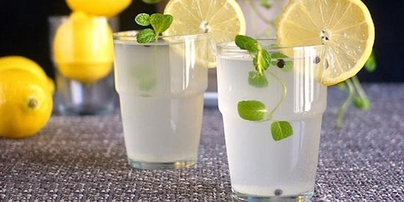 Không nên uống nước chanh thay nước lọc mỗi ngàyKhông nên uống nước chanh thay nước lọc mỗi ngày