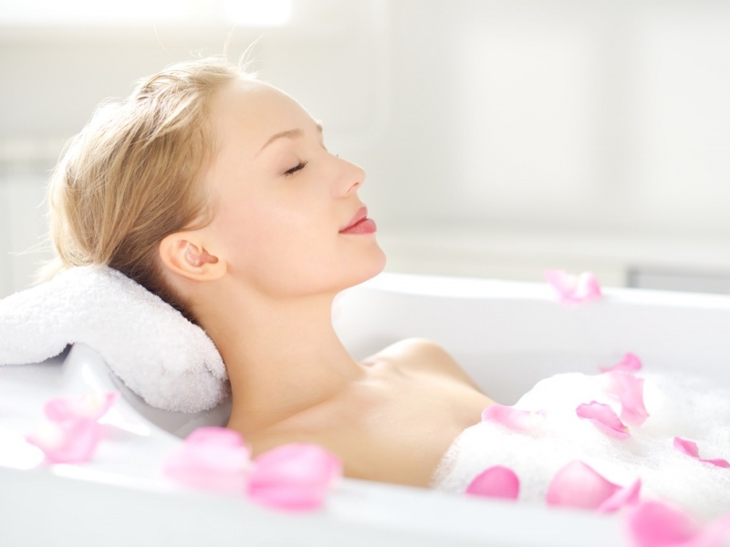 Dùng sữa tắm để làm sạch cơ thể hàng ngày