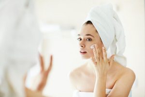 Thực hiện các bước skincare cho tuổi 15 đúng chuẩn tại nhà