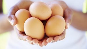 Nên lăn trứng vào lúc nào sau khi cắt mí?